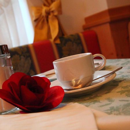 Hotel Garnì Prà Fiorì Campitello di Fassa Esterno foto