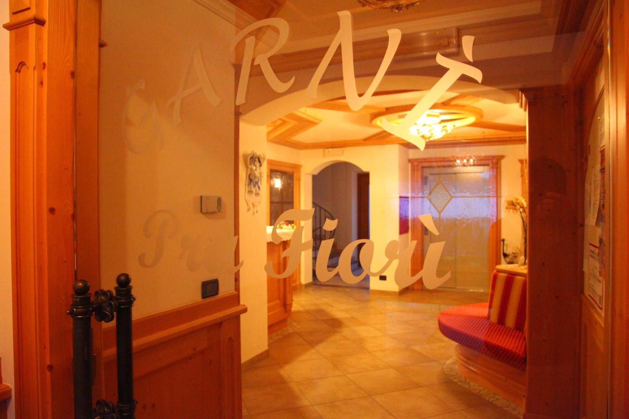 Hotel Garnì Prà Fiorì Campitello di Fassa Esterno foto