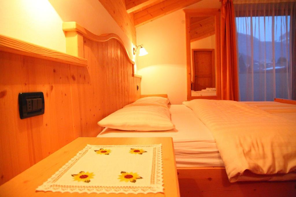 Hotel Garnì Prà Fiorì Campitello di Fassa Esterno foto