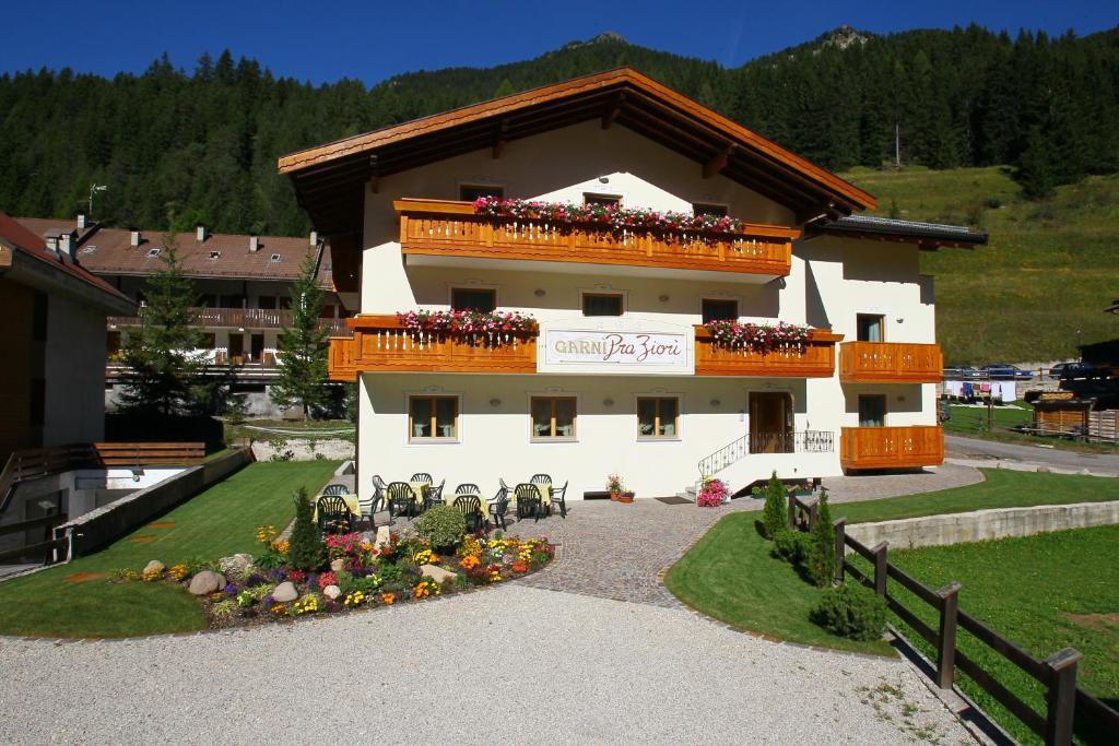 Hotel Garnì Prà Fiorì Campitello di Fassa Esterno foto