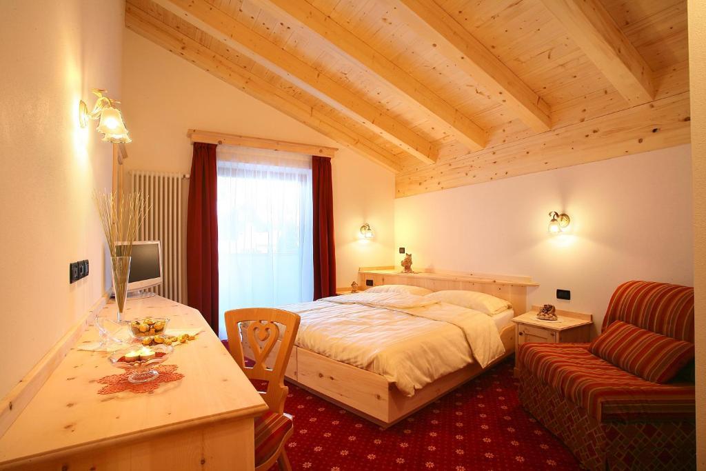Hotel Garnì Prà Fiorì Campitello di Fassa Camera foto