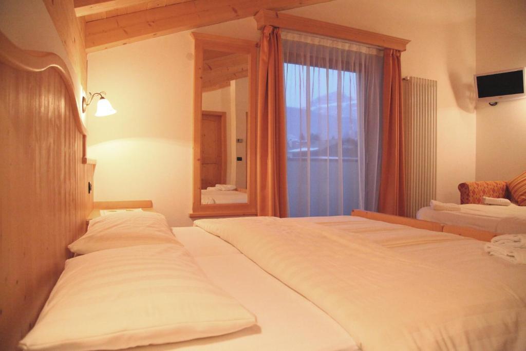 Hotel Garnì Prà Fiorì Campitello di Fassa Camera foto