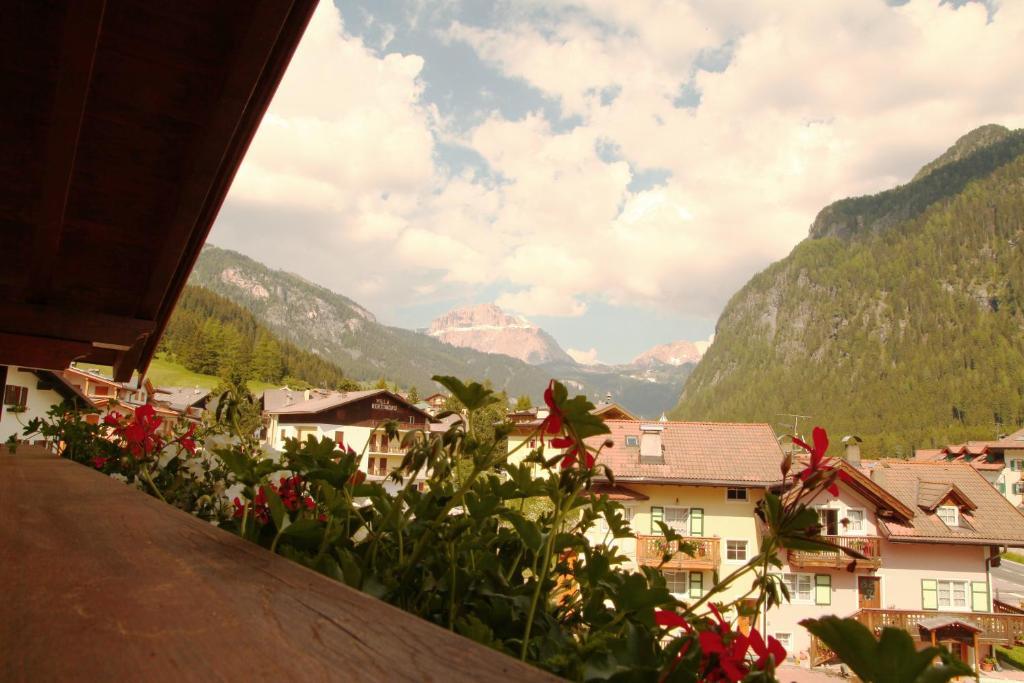 Hotel Garnì Prà Fiorì Campitello di Fassa Camera foto