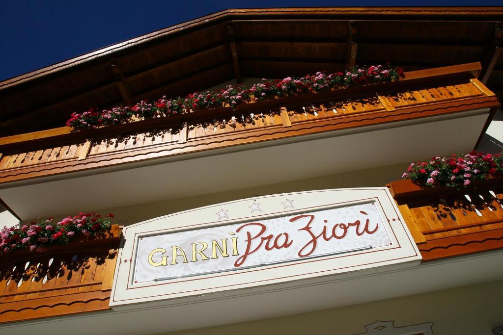 Hotel Garnì Prà Fiorì Campitello di Fassa Esterno foto