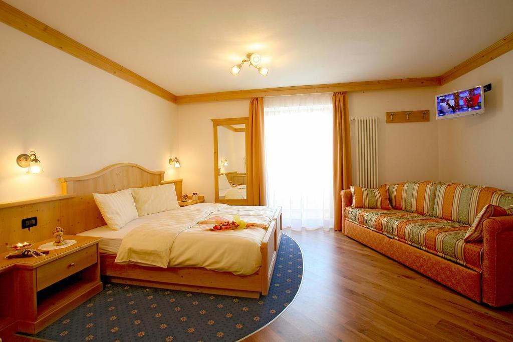 Hotel Garnì Prà Fiorì Campitello di Fassa Camera foto
