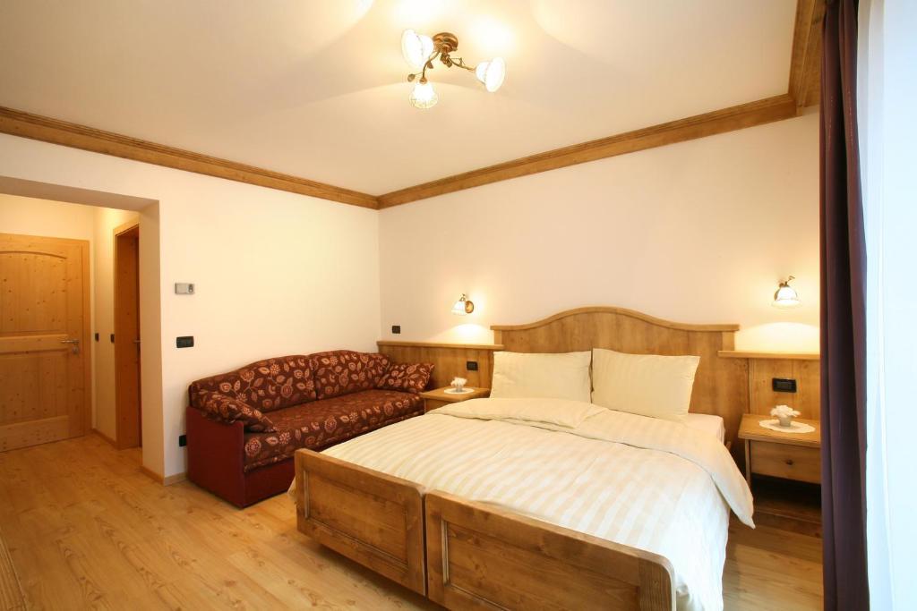Hotel Garnì Prà Fiorì Campitello di Fassa Camera foto