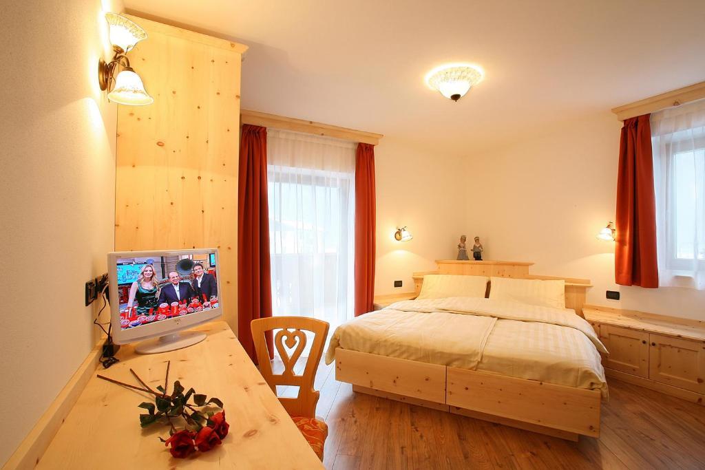 Hotel Garnì Prà Fiorì Campitello di Fassa Camera foto