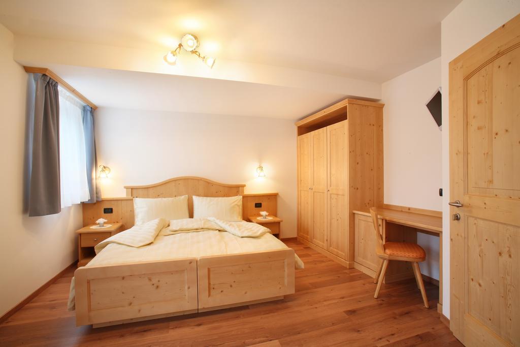 Hotel Garnì Prà Fiorì Campitello di Fassa Esterno foto