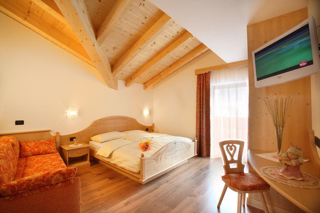 Hotel Garnì Prà Fiorì Campitello di Fassa Esterno foto
