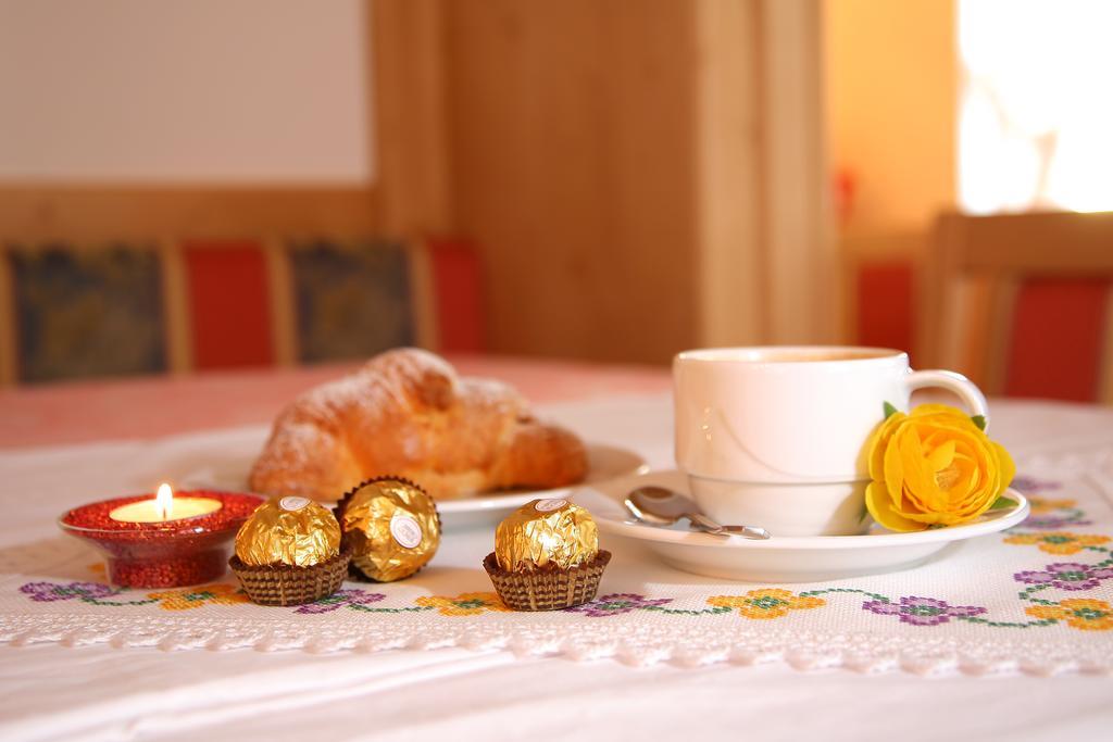 Hotel Garnì Prà Fiorì Campitello di Fassa Esterno foto