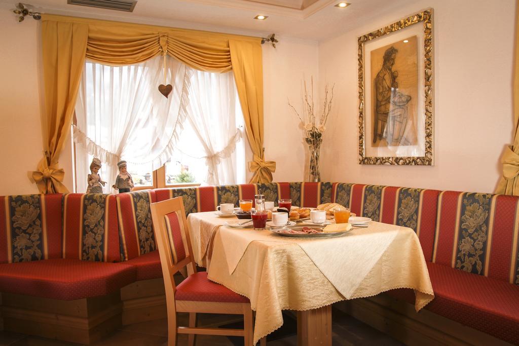Hotel Garnì Prà Fiorì Campitello di Fassa Esterno foto